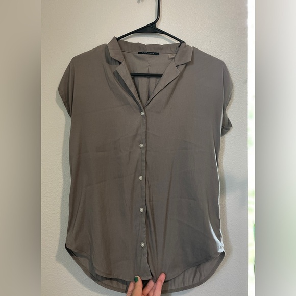 Tahari | Women’s Short Sleeve Button-Front Blouse - Picture 1 of 4